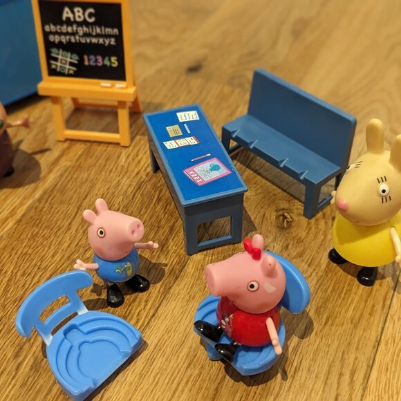 SOLD - Peppa Pig school bus - Picture 4 of 6